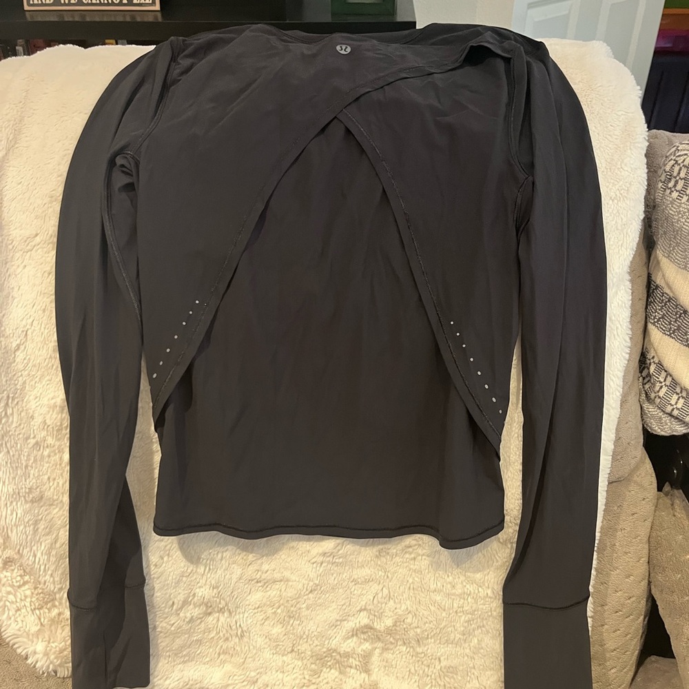 Lululemon long sleeve size 4 running shirt